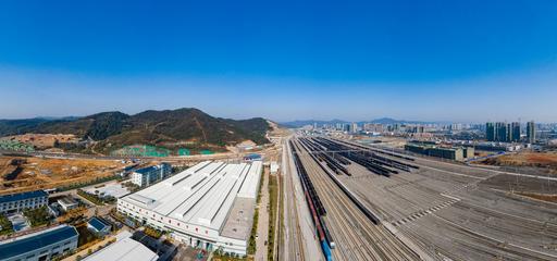 迈入“陆港时代” 山城怀化跑出外贸“加速度”与箱包销售新路径